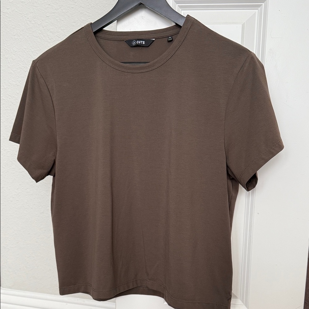 Cuts Clothing Women's Short Sleeve Tee in Brown